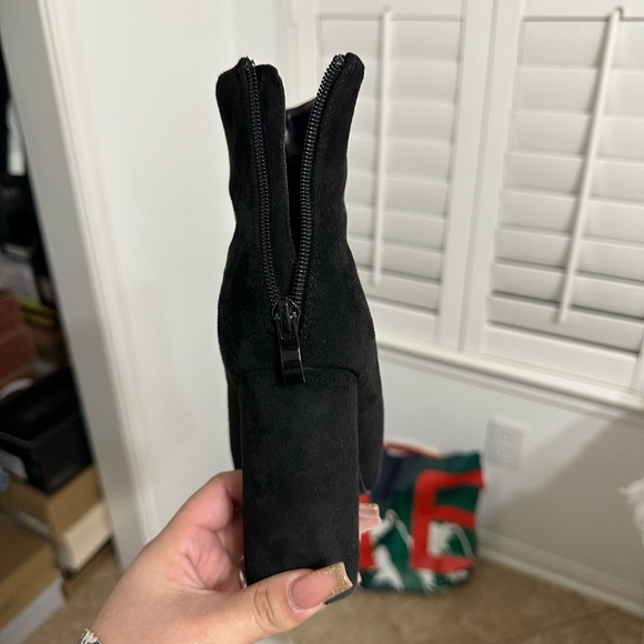 BLACK BOOTIES - Picture 3 of 7